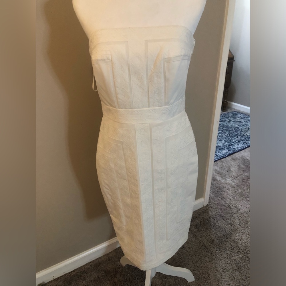 White House, Black market, women’s white strapless dress size 2